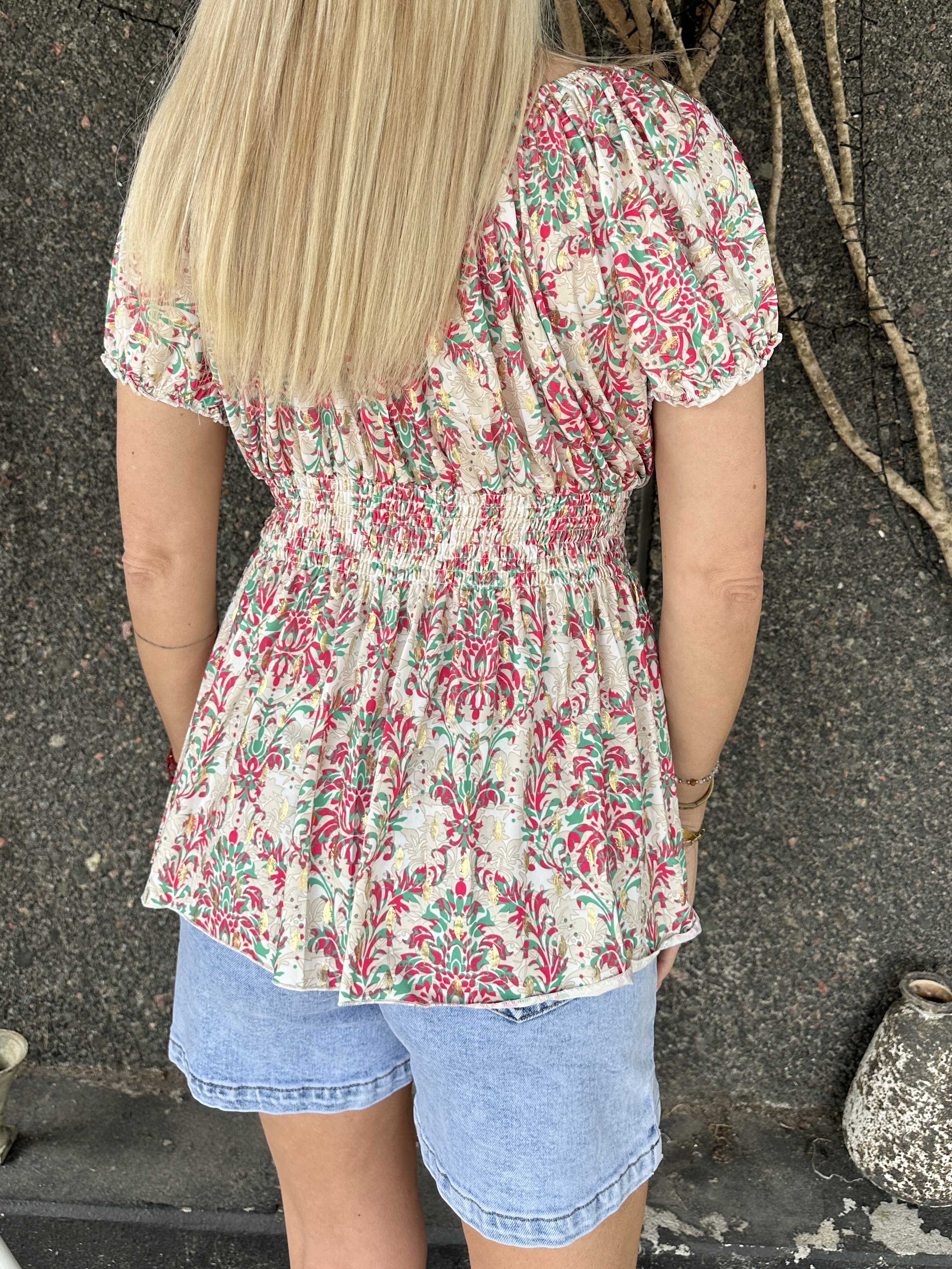 Cora Royal Shirt - Sød elastisk bluse med smock under brystet